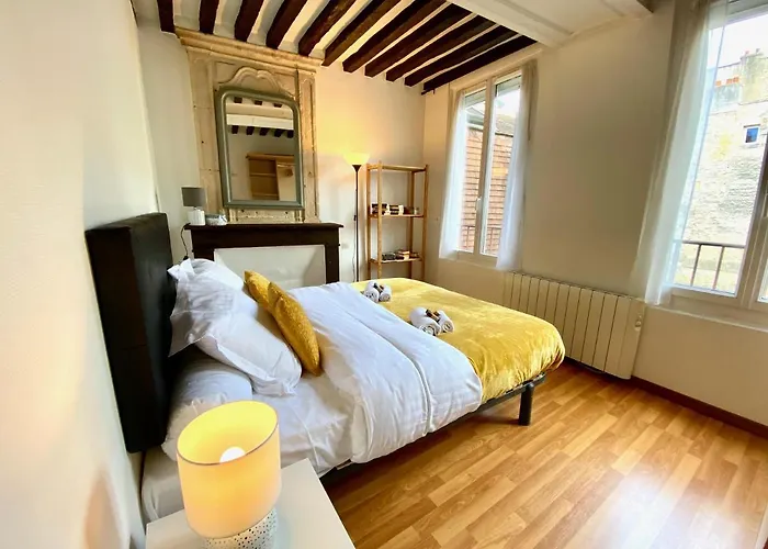 Nashira Yourhosthelper